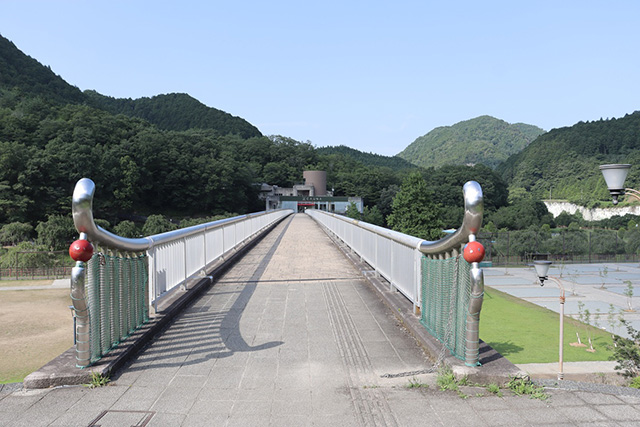 宇陀川にかかる「森の大橋」/平成榛原こどものもり公園(奈良県宇陀市)