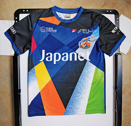 V・ファーレンユニフォームのコンフィットTシャツ/長崎スタジアムシティ(長崎県/長崎市)