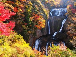 滝と紅葉のコラボが美しい!秋の渓谷やハイキングスポットなど25選