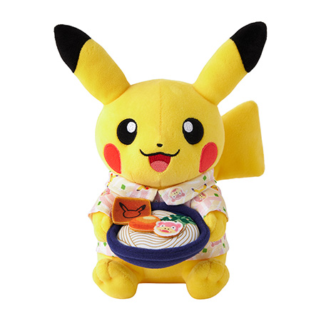 うどんをもった「ぬいぐるみ うどんピカチュウ」/ポケモンセンターカガワ(香川県/高松市)