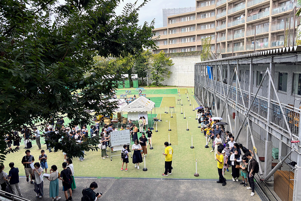 「開成祭」:校庭でも焼きそばなどの軽食を販売/開成中学(東京都/荒川区)