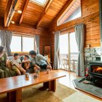 子どもと行きたい！全国にある貸切ログハウス13選 バーベキューや暖炉など非日常を楽しめるAirbnb一棟貸し宿