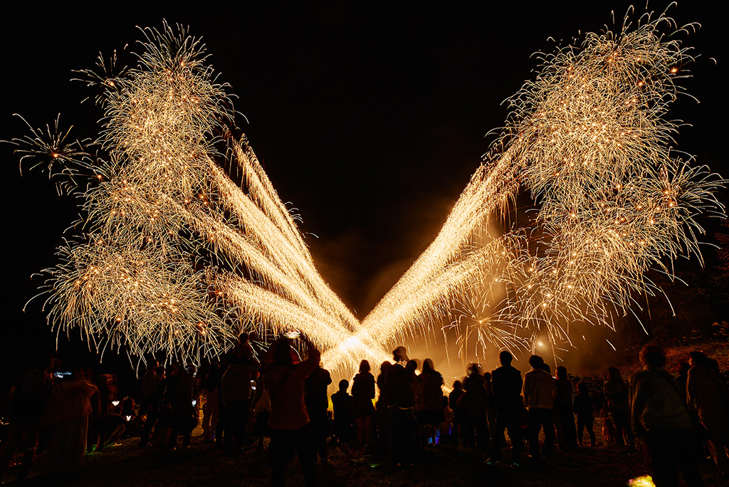 手持ち花火大会「おもちゃ花火ショー」/水と光のナイトガーデン2025(MINAKAMI LIGHT FESTIVAL 2025)(群馬県/みなかみ町)