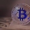 ビットコイン、続落の背景と下値の目途は？