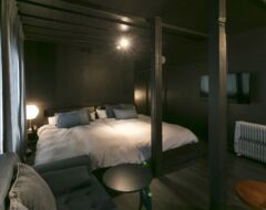 1 Bedroom Dining and Kitchen Apartment