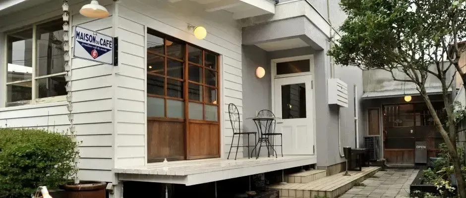 15:30　「根古屋（ねこや）路地」にあるカフェの銘店へ