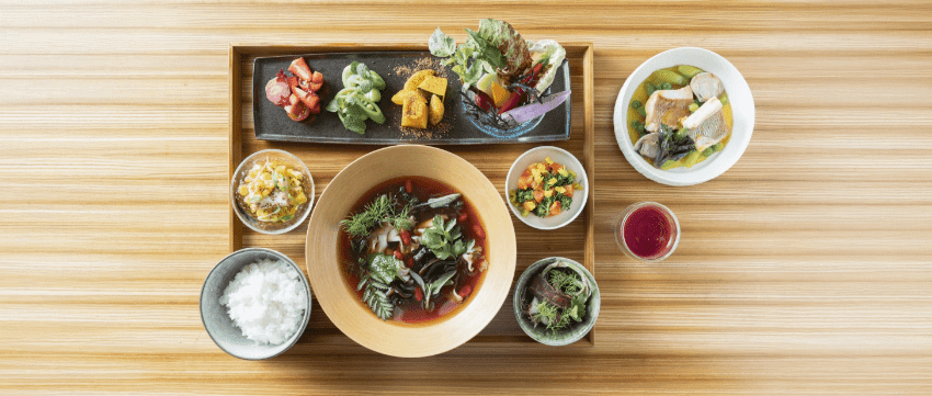 12:00　ランチ(ヘルジアンウッド内レストラン)