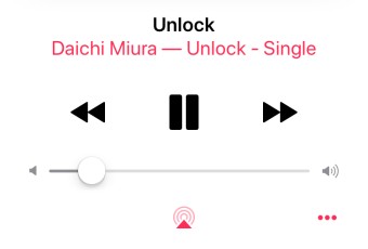 「ミュージック」のアプリが起動され、曲を聴くことができます