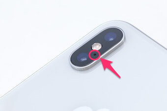 背面カメラの近くにあるマイク