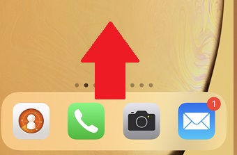 ホーム画面を下から少し上にスワイプ