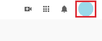YouTubeを開き右上のアイコンをクリック