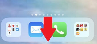 iPhoneの画面を下にスワイプ