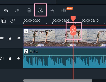 動画をカットしたい部分にタイムライン上のマーカーを持っていき「分割」ボタンをクリック