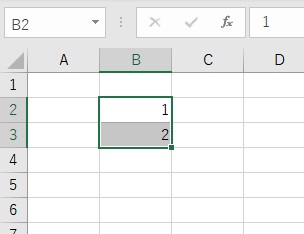 連続した数字を入力し、フィルハンドルを下方向にドラッグ