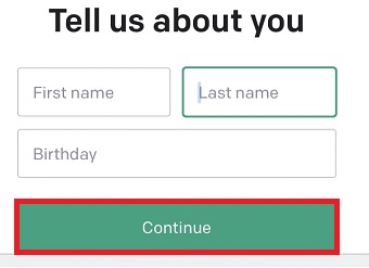 名前と生年月日を入力して下の「Continue」をタップ