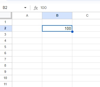 B2セルに「100」と数値が入力されている
