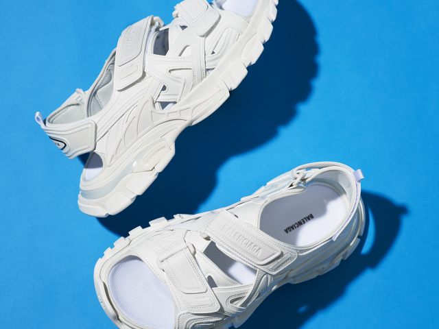 あの大ヒットスニーカーをアレンジした バレンシアガ の新作サンダルが登場 Topics Pen Online