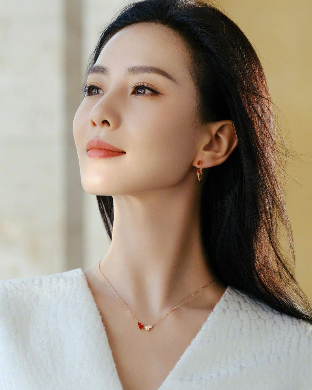 口コミ投稿：LiuShishi x Qeelin #lưuthithi #liushishi #liushishiphotos #cecilialiu #qeelin #…