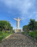 Walk up 1000 steps to the Jesus Christ Statue and up to the shoulder for the view of Vung Tau. I was…のInstagram画像