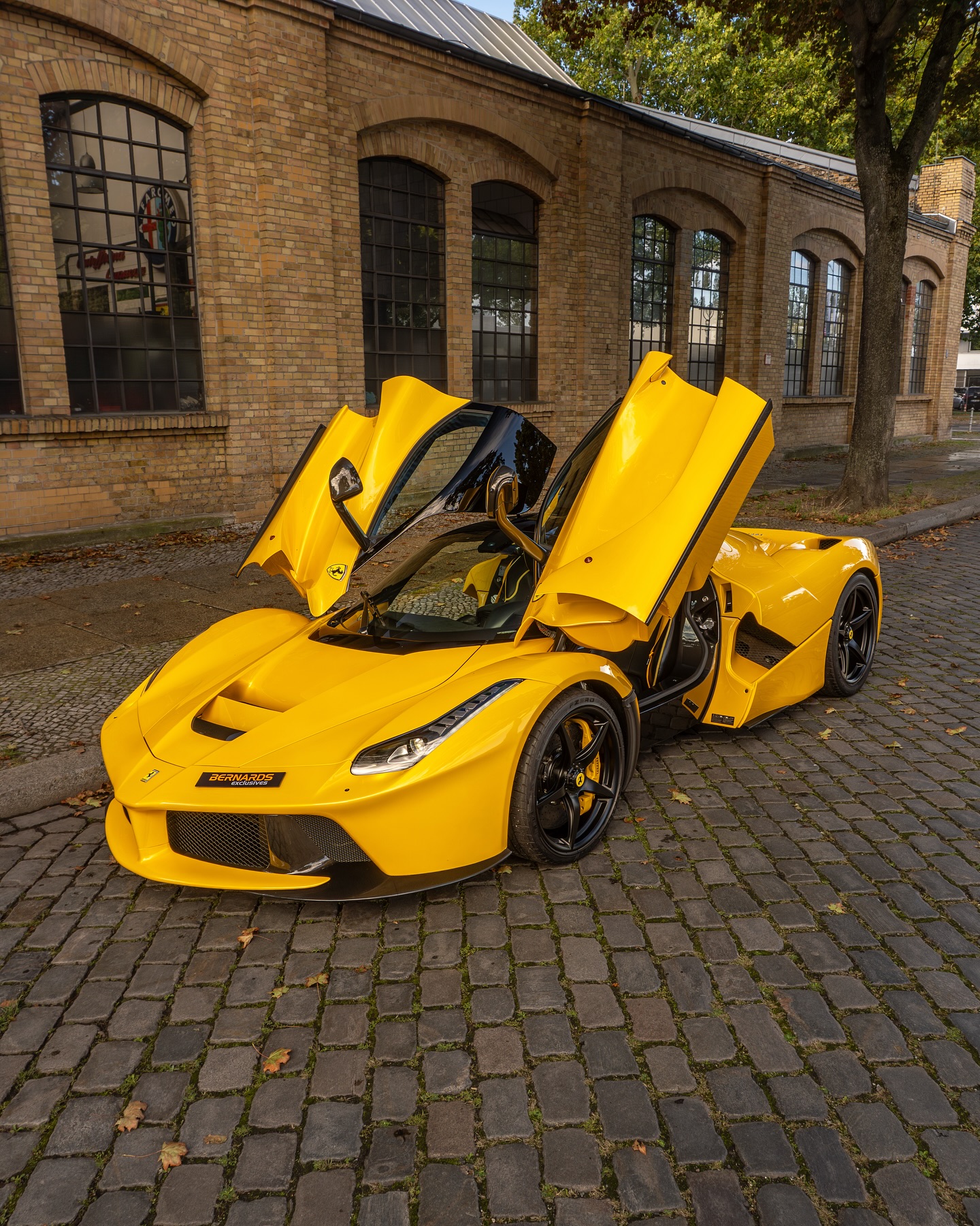 口コミ投稿：NEW ARRIVAL 🔥LaFerrari’s don’t get much better than this! Specced with triple-l…