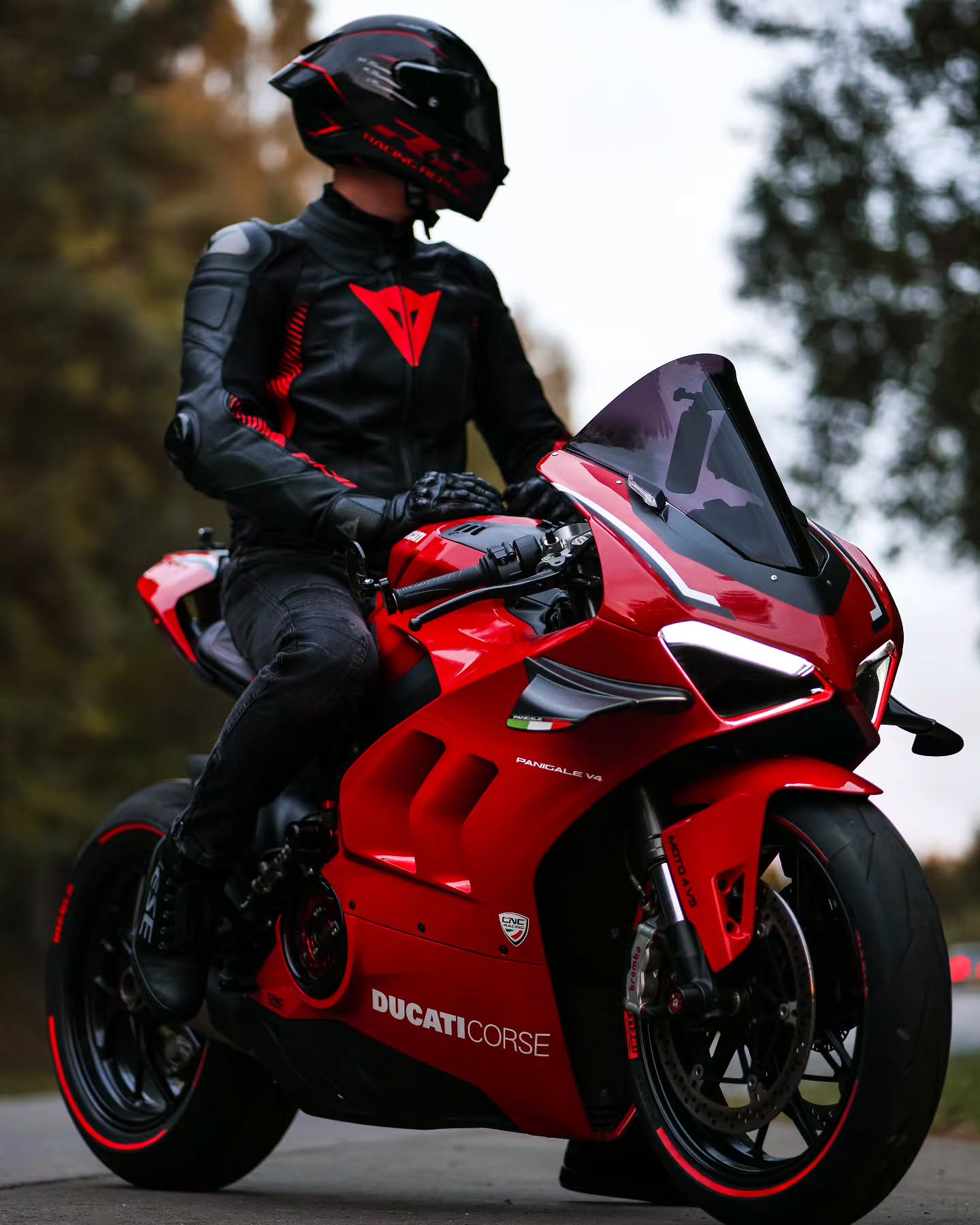 口コミ投稿：Autumn vibe 🖤Follow for more:👉 👤 @moto4vs 👈-📸 🪄 @moto4vs🏍 Ducati Panigale V4My …
