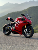 Mountains vibes 🏔️.#приморскаякатка на Красной Поляне ..#ducati #panigalev4 #ducatiworld #du…のInstagram画像