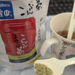 #PR #玉露園 #こんぶ茶 #お徳用こんぶ茶 #moniplaお徳用のたっぷり入ったこんぶ茶。職場でのランチに、マグカップに注いで、スープ代わりに一杯。乾燥わかめとか入れれば立派な一品に。&hellip;のInstagram画像