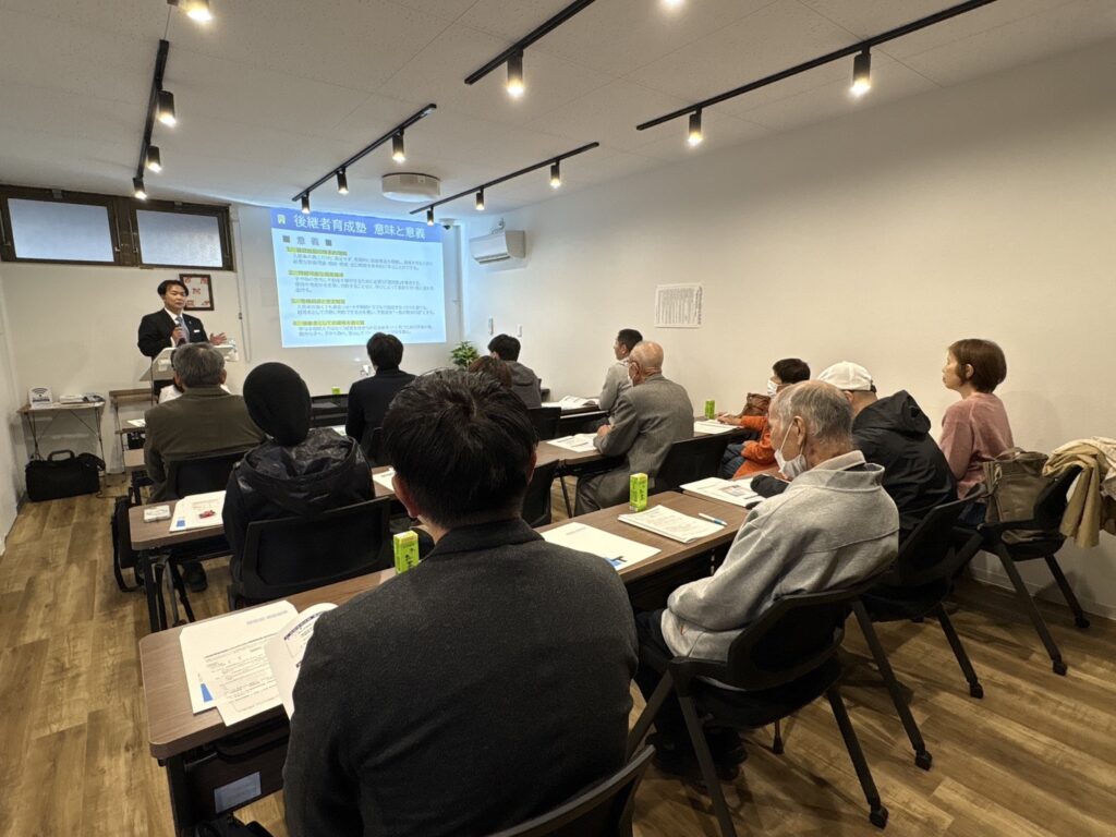 金沢市で行われた後継者育成塾において、賃貸経営の相続対策と節税手法について学ぶ参加者の受講風景