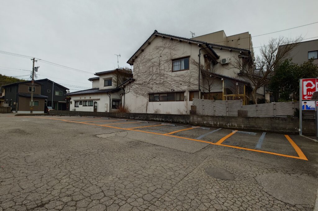 金沢市末町1-186-1のコインパーキング予定地の外観。末町エリア初の時間貸し駐車場（約20区画・24時間500円、前払いチケット制）