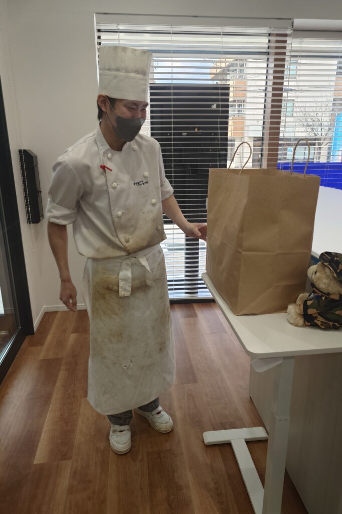 金沢市小立野ニュー狸のサーモンステーキとやきめし弁当|高山不動産 繁忙期給食