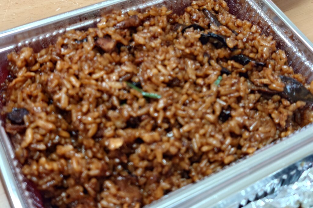 金沢市小立野ニュー狸のサーモンステーキとやきめし弁当|高山不動産 繁忙期給食