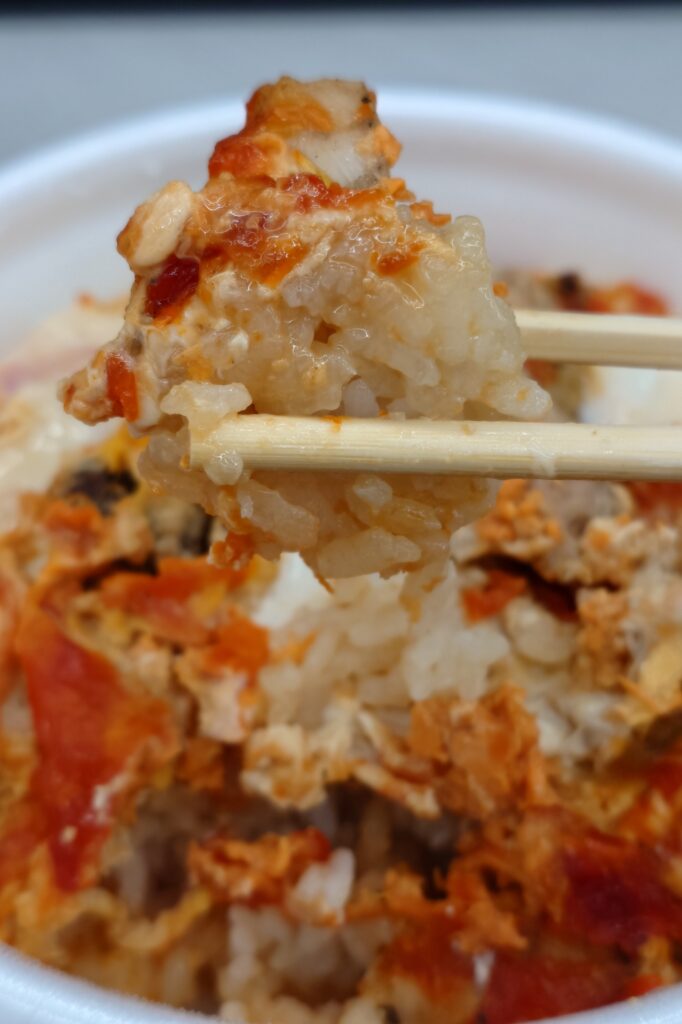 そば処大藪の炭火焼き上親子丼|炭火の香ばしさが染みた金沢の人気親子丼・高山不動産の繁忙期給食