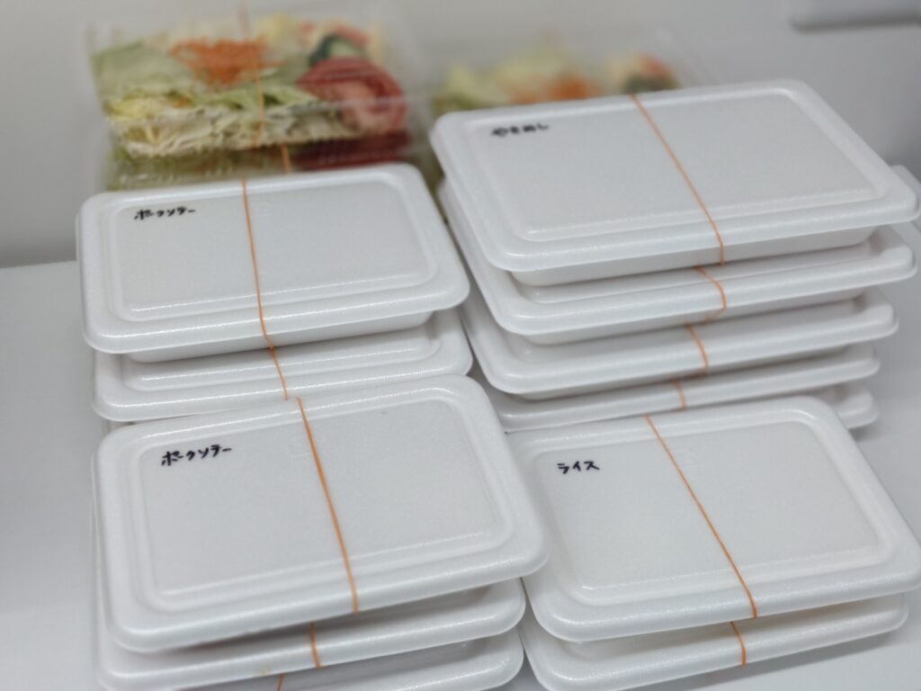 いこいのポークソテーとやきめし|甘めソースが人気の高山不動産 繁忙期給食メニュー