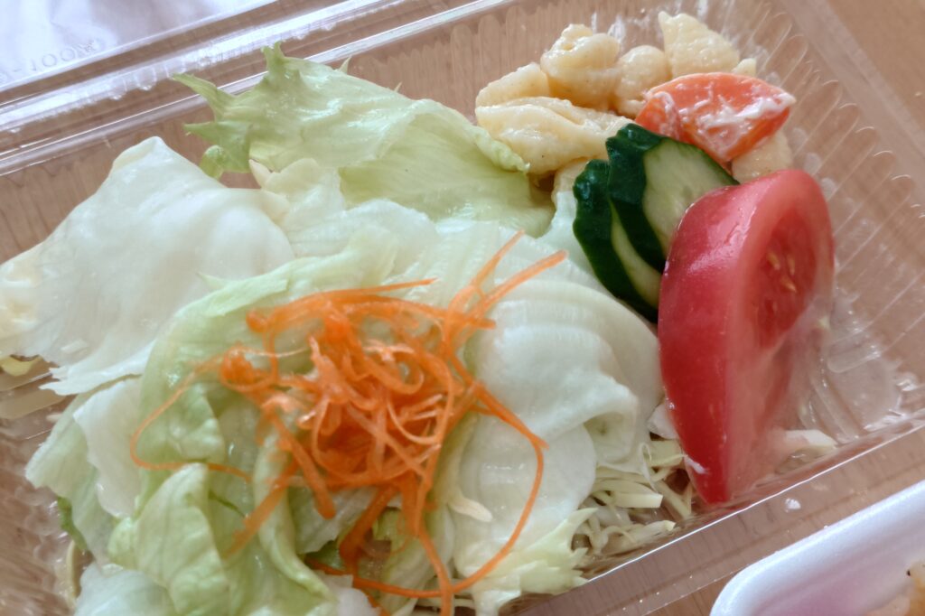 いこいのポークソテーとやきめし|甘めソースが人気の高山不動産 繁忙期給食メニュー