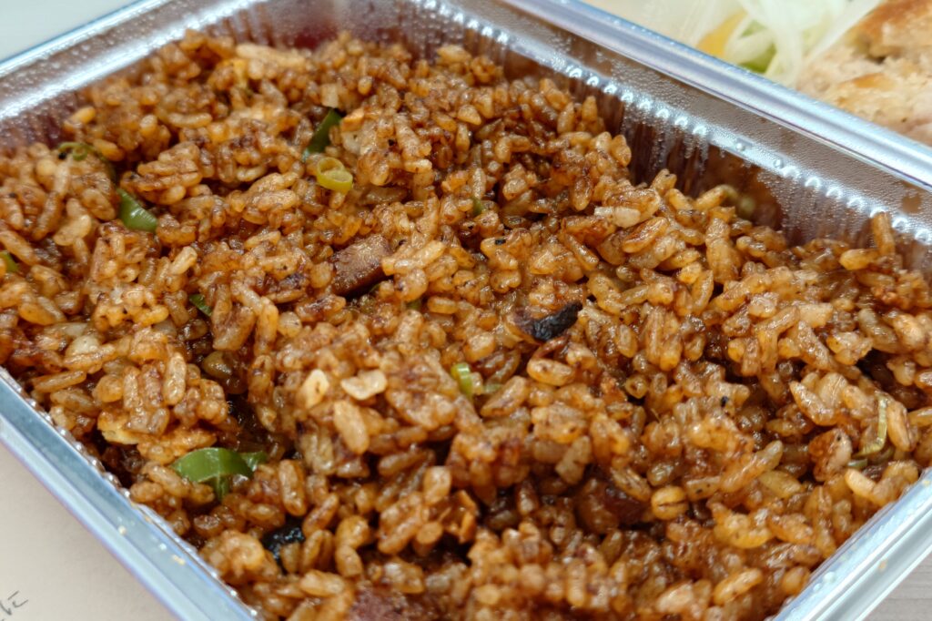 ニュー狸の狸定食(黒いやきめし変更)|トンカツとサーモンフライの定番ランチ・高山不動産 繁忙期給食