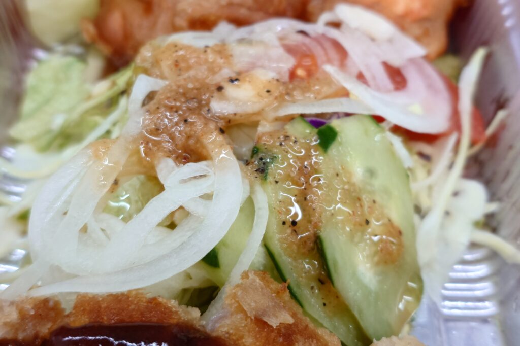 ニュー狸の狸定食(黒いやきめし変更)|トンカツとサーモンフライの定番ランチ・高山不動産 繁忙期給食