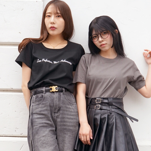 モデル左：Mocaさん、身長：162cm、WMサイズ/ブラック着用丨モデル右：BERRYさん、身長：148cm、XSサイズ/086-DMT/チャコール着用