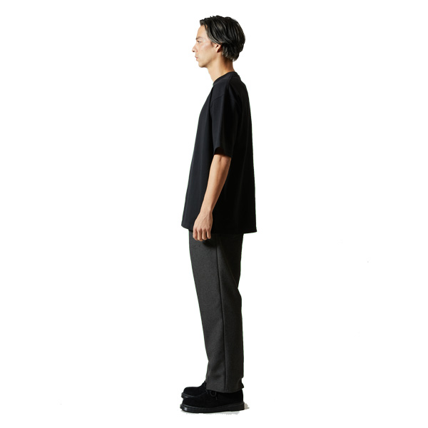 横 モデル身長 182cm、Lサイズ着用