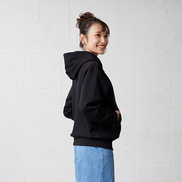 モデル身長163㎝/Sサイズ/ブラック着用/サイドシルエット