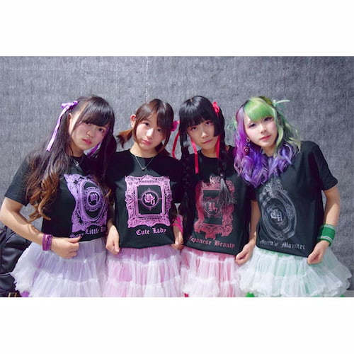 Tシャツの素材の質感は薄すぎずとても良いです。印刷も凄く綺麗でした。 何より注文してから発送、到着までがとても早くありがたかったです。 メンバーやお客さんにも好評でした。【20代・女性・Chika さん】