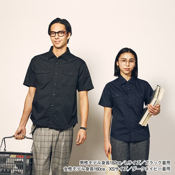 男性モデル身長182㎝/Lサイズ/ブラック 着用 女性モデル身長160㎝/XSサイズ/ダークネイビー 着用