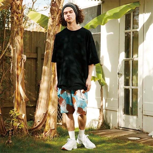 モデル身長175㎝/Lサイズ/ブラック着用