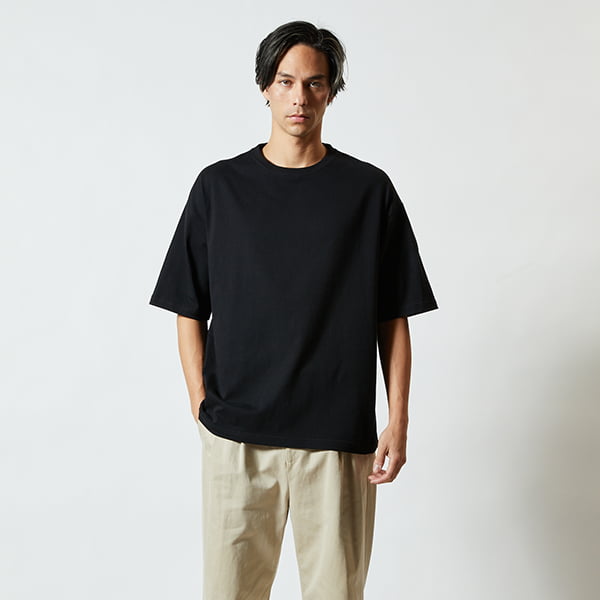 モデル身長182㎝/Lサイズ/ブラック着用/正面シルエット