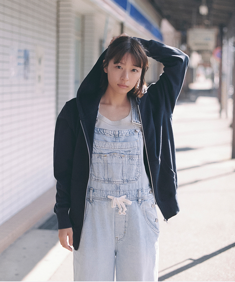 鳴海唯<br>季刊ZINE企画『Magic hour』がスタート！