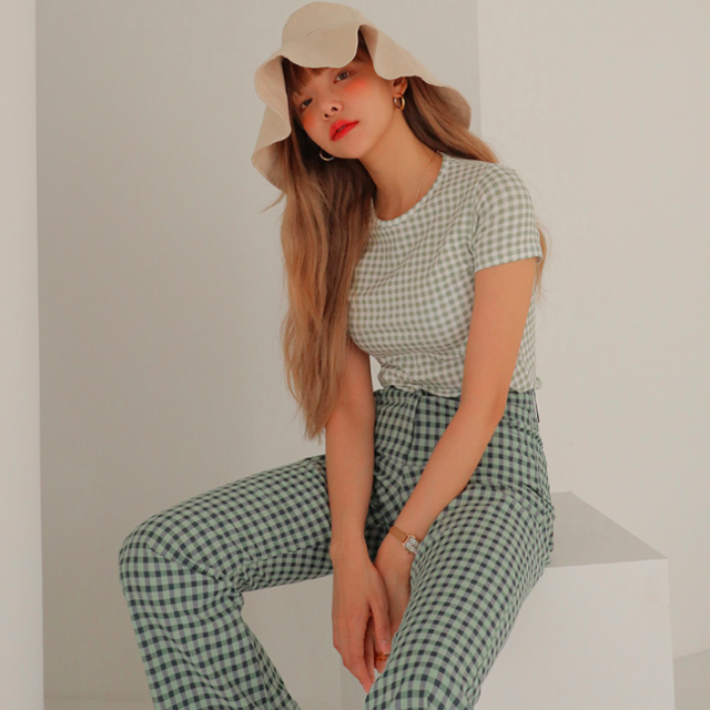 緑チェックパンツコーデ9選 ワンランク上の着こなしをマスター