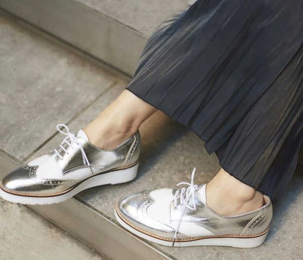 プラットフォームシューズでおしゃれ感アップ 人気コーデをマスター