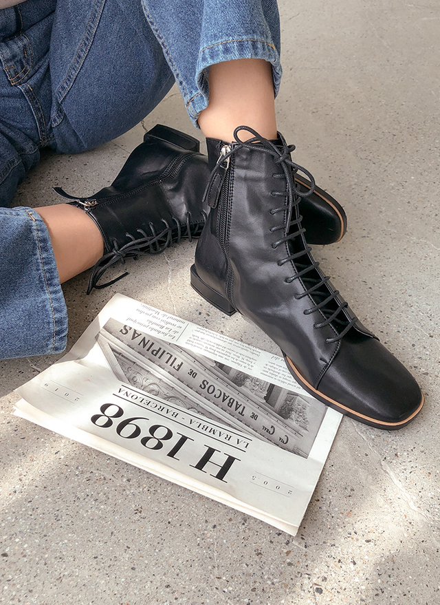 スクエアトゥブーツを秋冬コーデの定番に 足元からこなれ感を演出