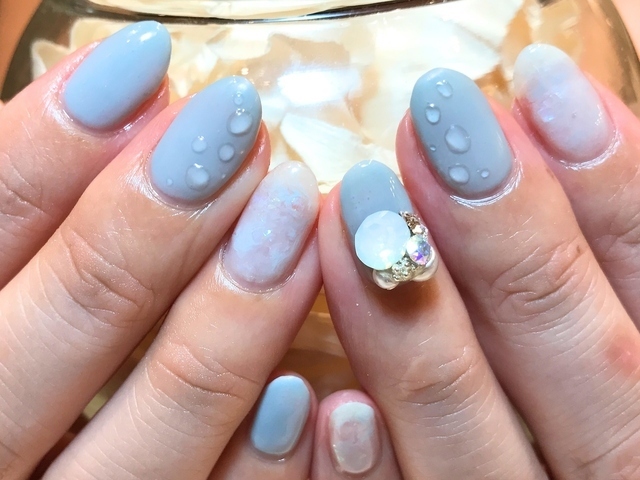新感覚のネイルデザインは水滴ネイル セルフのやり方もご紹介 新感覚のネイルデザインは水滴ネイル セルフのやり方もご紹介
