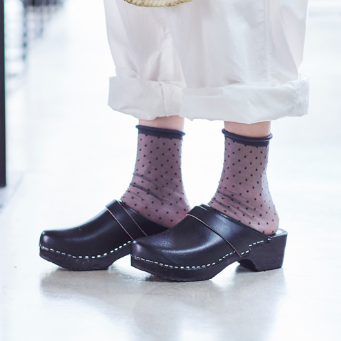 靴下で差をつけるならシースルーソックス 季節別のおすすめコーデ