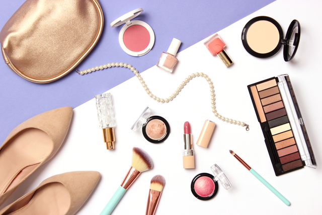 茶髪に似合うメイクとは アイシャドウなどの使い方やコツについて